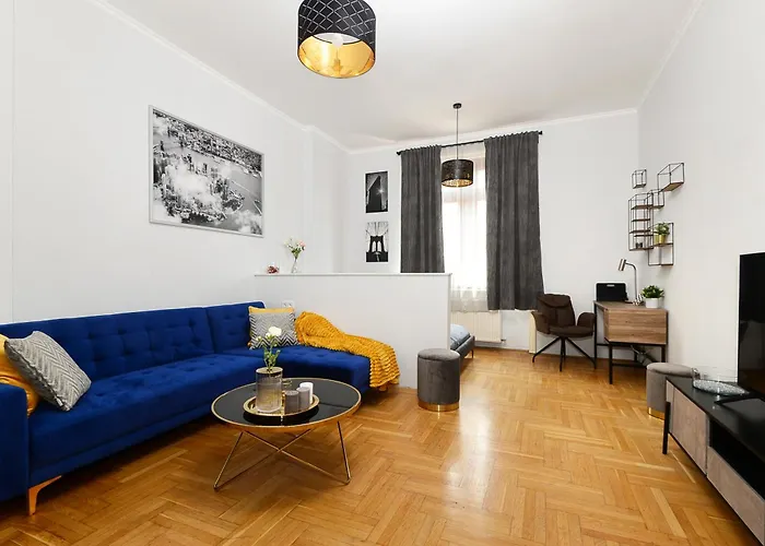 Luxury Central Residence R162