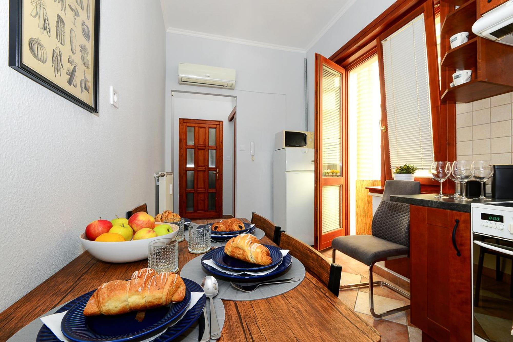 Luxury R162 Apartment