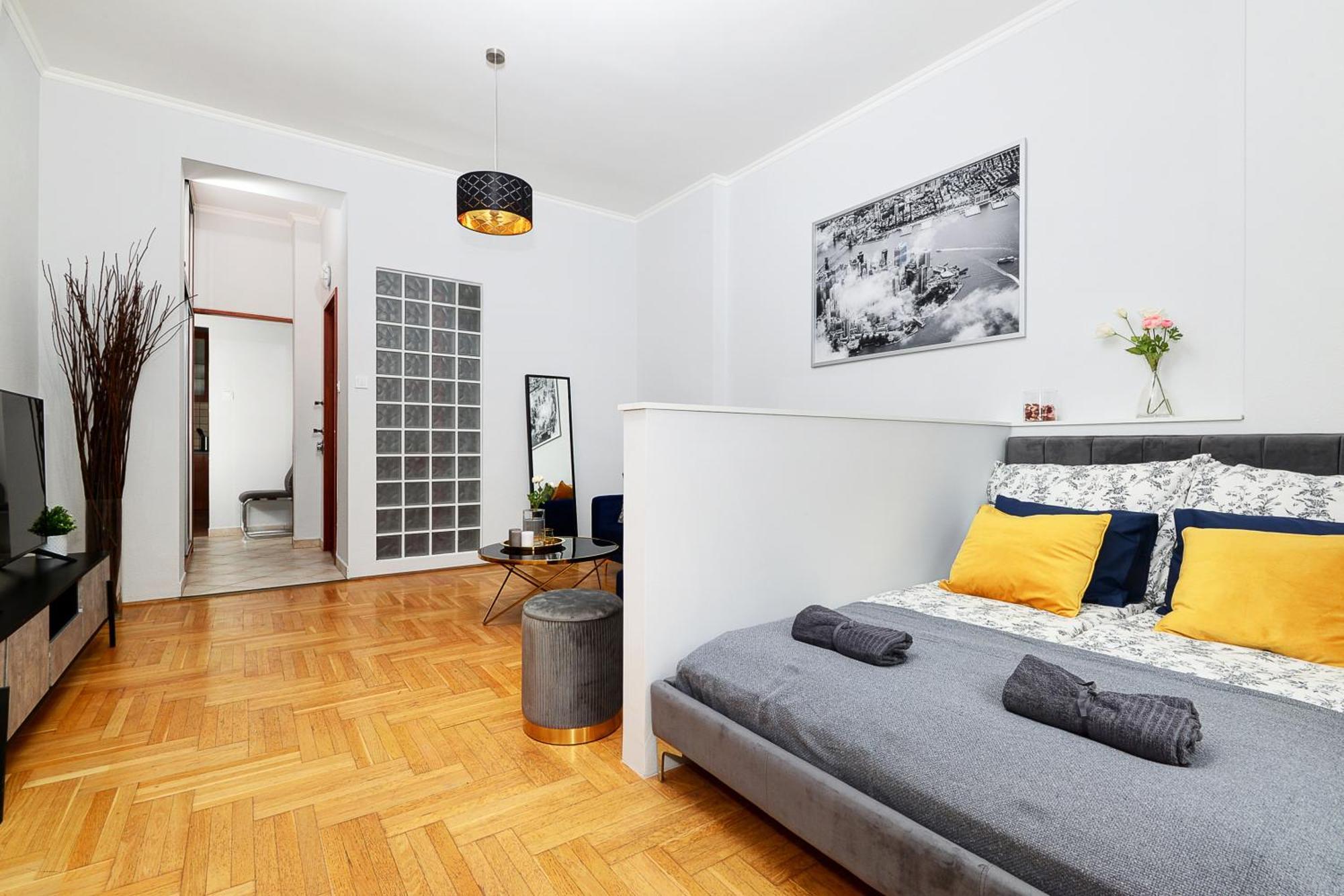 Luxury R162 Apartment