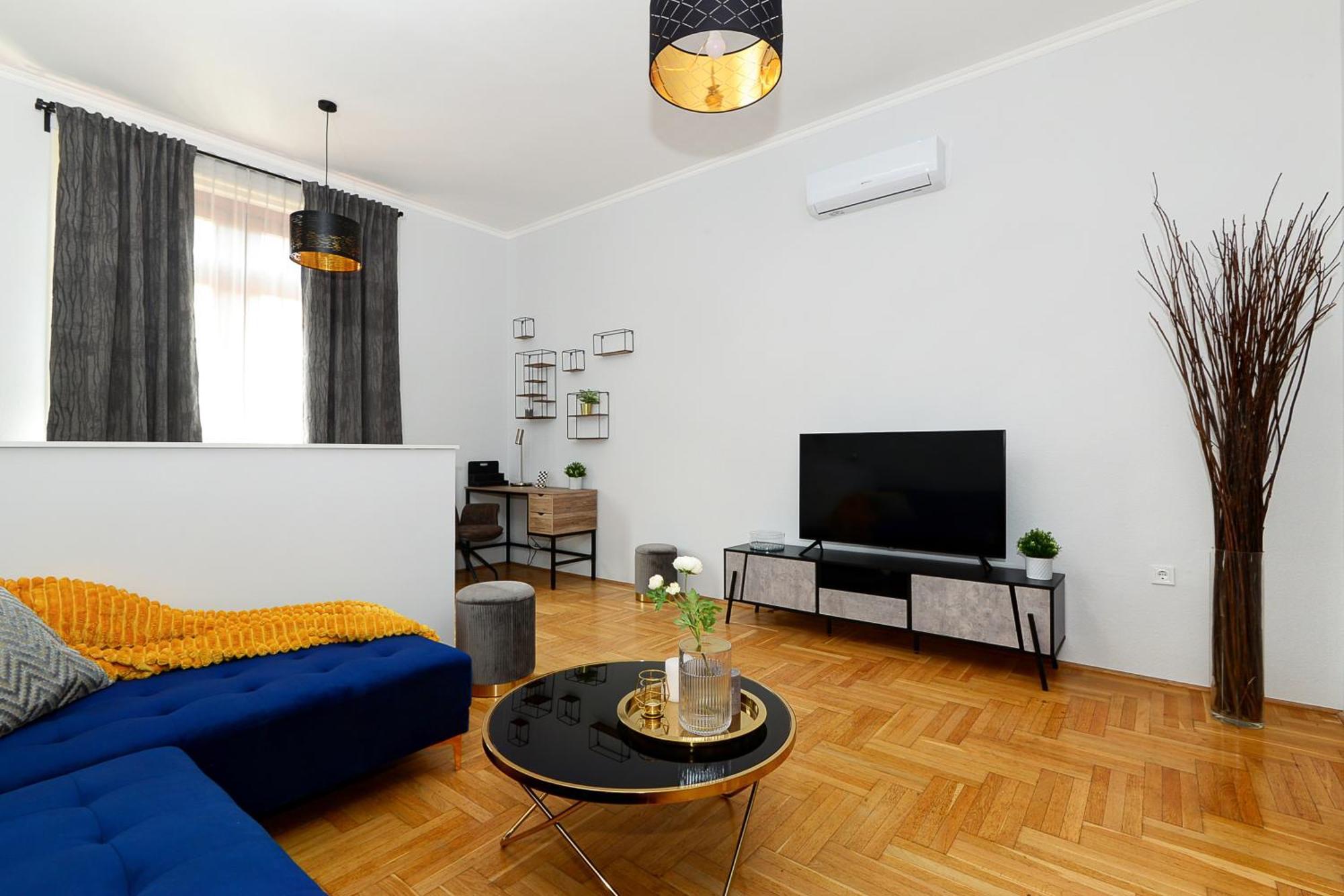 Luxury R162 * Budapest