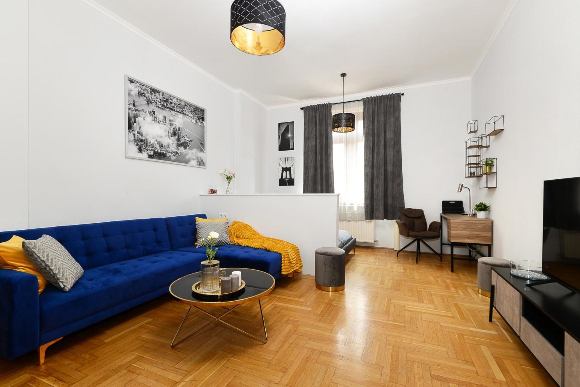 Luxury R162 * Budapest