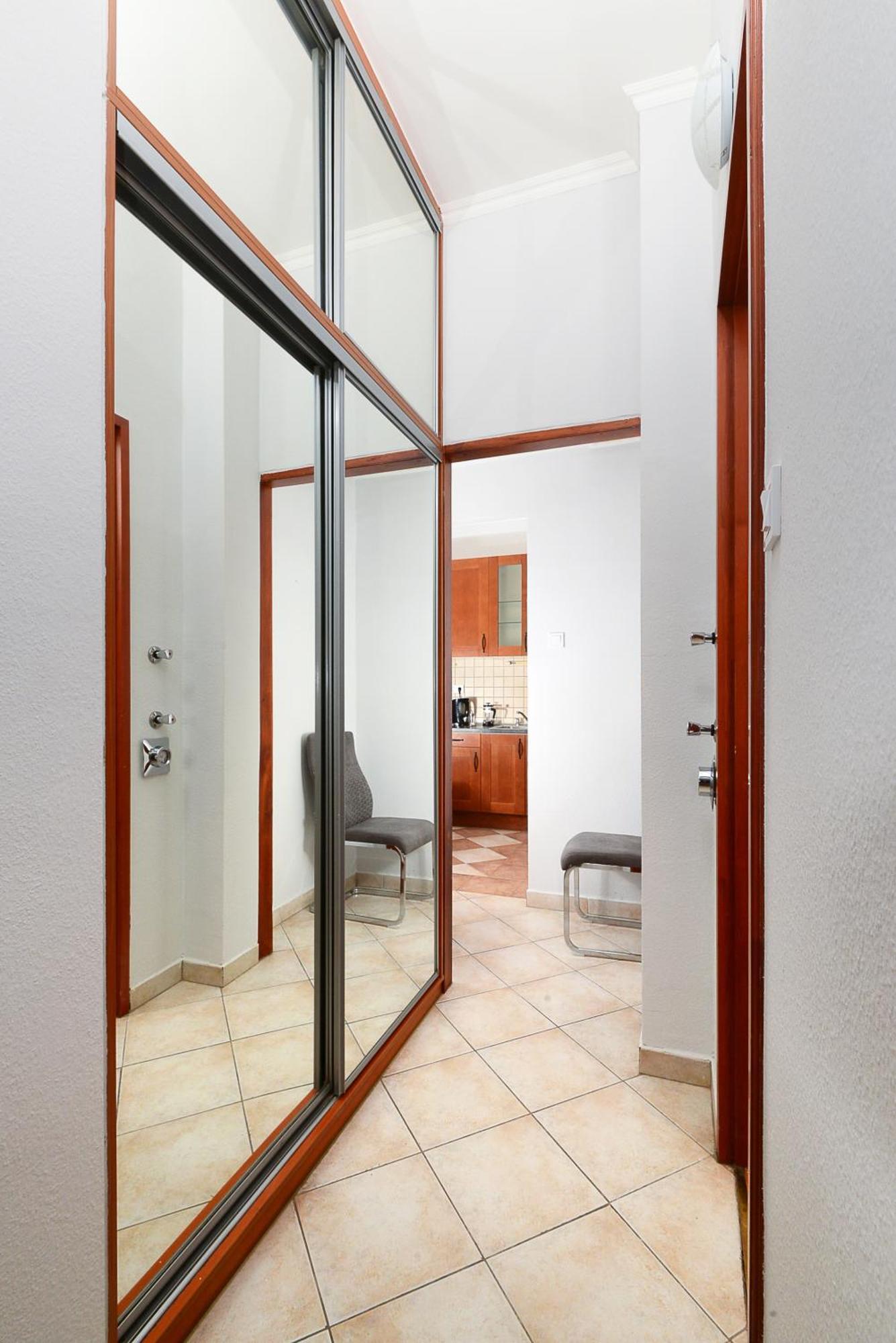 Luxury R162 *
